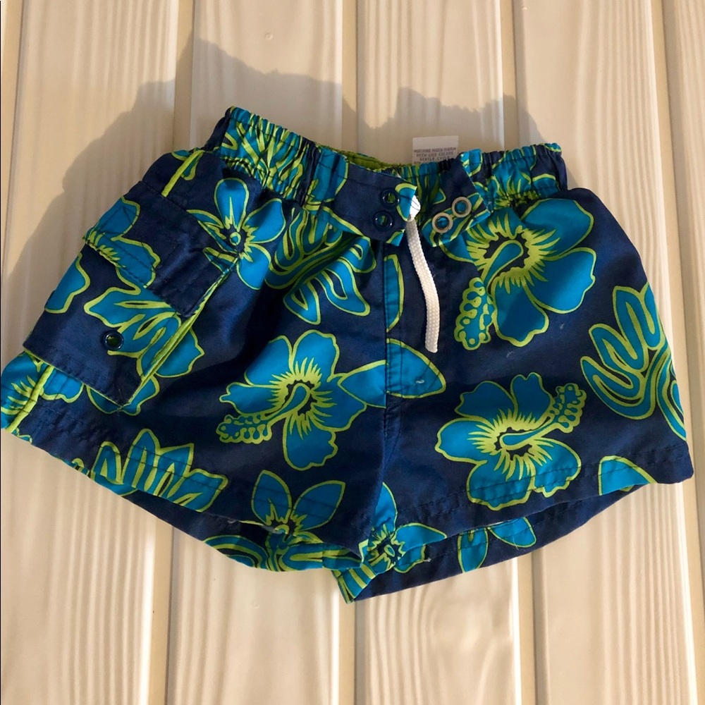 🚨2 for $12🚨 boys KRU brand 6-9 month trunks